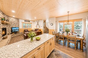 Interior - Timberwolf 3D mountain escape hot tub retreat (Park City)