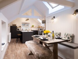 Cottage | Dining