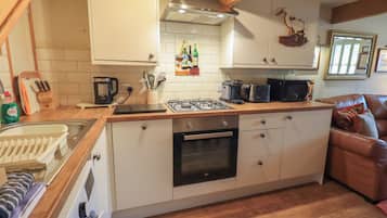Cottage | Cucina privata | Frigorifero, lavastoviglie, pentole/stoviglie/utensili