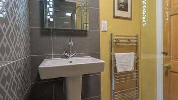 Cottage | Bathroom