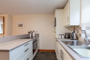 Refrigerador, lavavajillas, utensilios de cocina