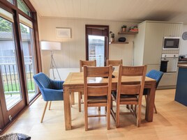 Cottage | Dining