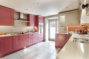 Fridge, dishwasher, cookware/dishes/utensils