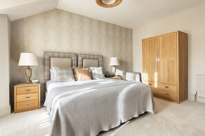 4 bedrooms, individually decorated, individually furnished, free WiFi