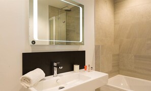 Shower - Riverville (Ambleside)