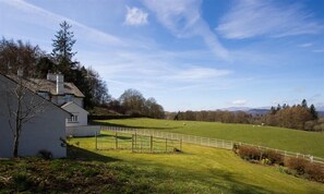 Property grounds - Juniper Cottage (Windermere)