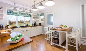 Fridge, dishwasher, cookware/dishes/utensils - Juniper Cottage (Windermere)