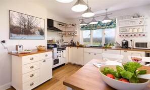 Fridge, microwave, dishwasher, cookware/dishes/utensils - Juniper Cottage (Windermere)