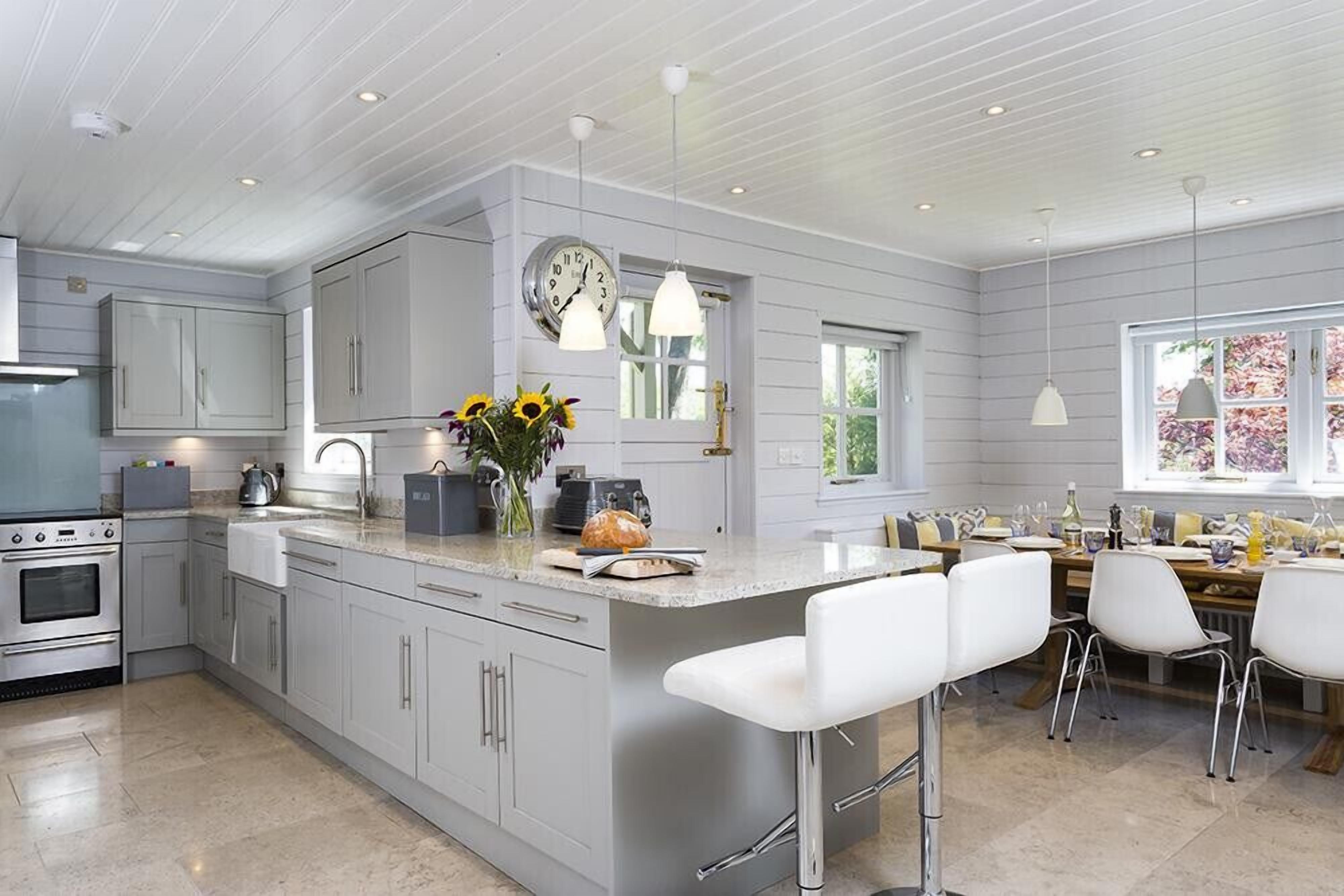 Fridge, dishwasher, cookware/dishes/utensils