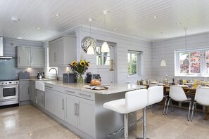 Fridge, dishwasher, cookware/dishes/utensils - Rosewood by the River (Ambleside)