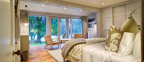 4 bedrooms, individually decorated, individually furnished, free WiFi