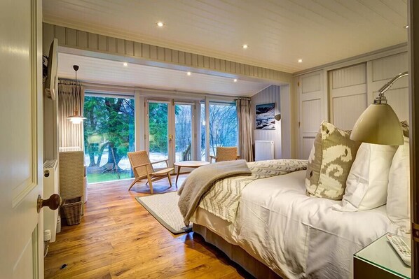 4 bedrooms, individually decorated, individually furnished, free WiFi - Rosewood by the River (Ambleside)