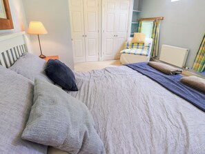 3 dormitorios, decoración individual, mobiliario individual