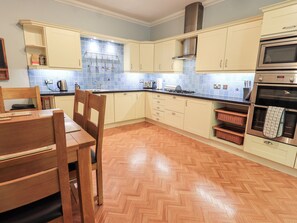 Fridge, dishwasher, electric kettle, toaster - Deer Thwaite (Windermere)