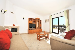 TV - Rustic retreat w/ private pool, Guia (Albufeira)