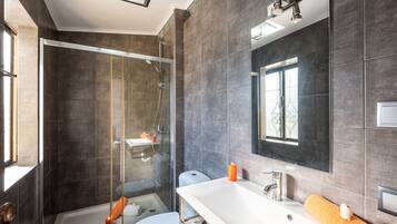 Bathtub, hair dryer, towels