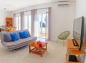 TV, DVD player - Villa with BBQ and heatable pool in Albufeira (Albufeira)
