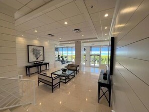 Interior - Somerset 404..Newly Remodeled Beach Front. 3 Bdrm 3 Bath, Den w/ Sofa Sleeper (Marco Island)