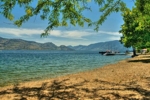 Kelowna`s #1 Lakefront Resort