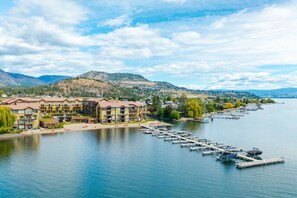 Marina - Breathtaking Lakefront Condo with Boat Slip (West Kelowna)