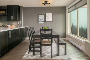 Dining - Mountain Penthouse with elevator ski in/out pet friendly (Beaverdell)