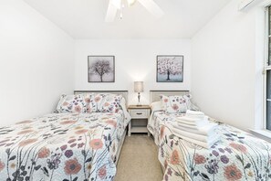 3 bedrooms, iron/ironing board, bed sheets