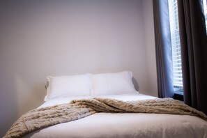 4 bedrooms, iron/ironing board, bed sheets