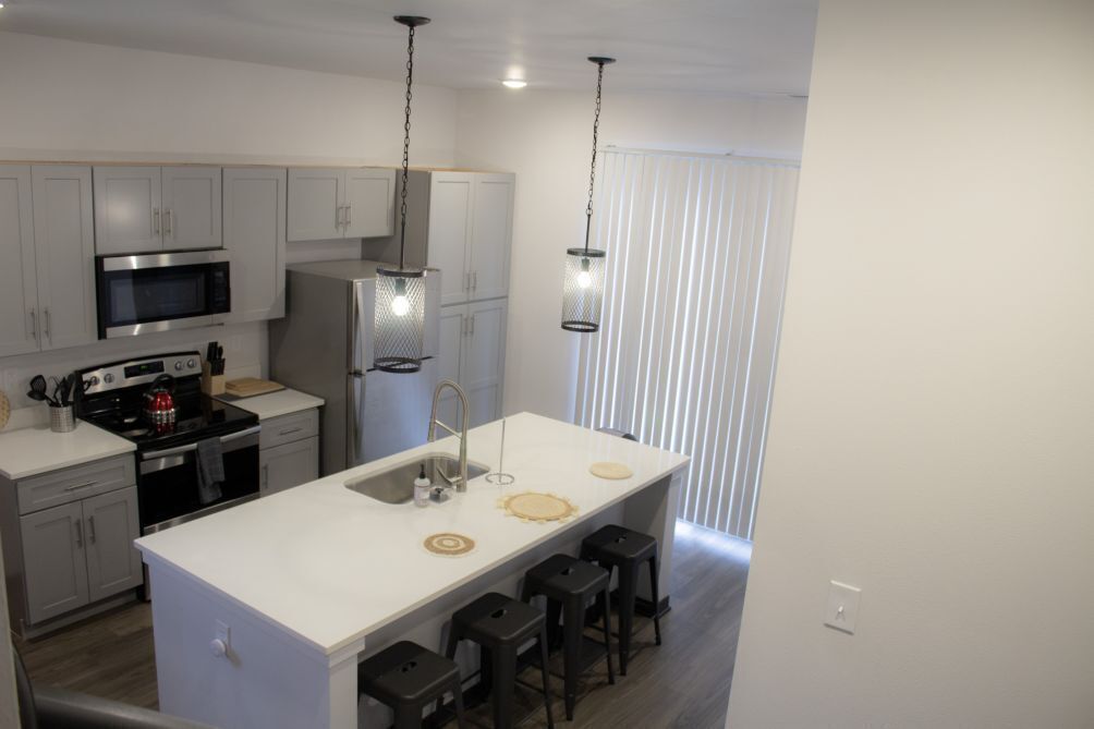 Geladeira, micro-ondas, fogão, cooktop