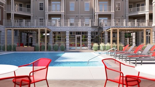 Stunning and Modern 4-BR House with On-Site Pool