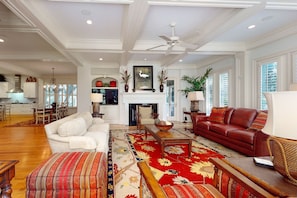 TV, fireplace - Kiawah Exclusives | 310 Ocean Oaks (Kiawah Island)