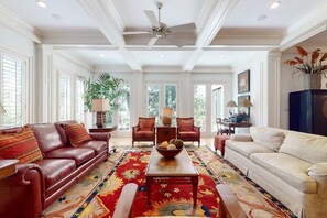 Televisión y chimenea 