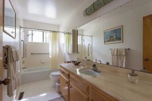 Combined shower/bathtub, hair dryer, towels, soap
