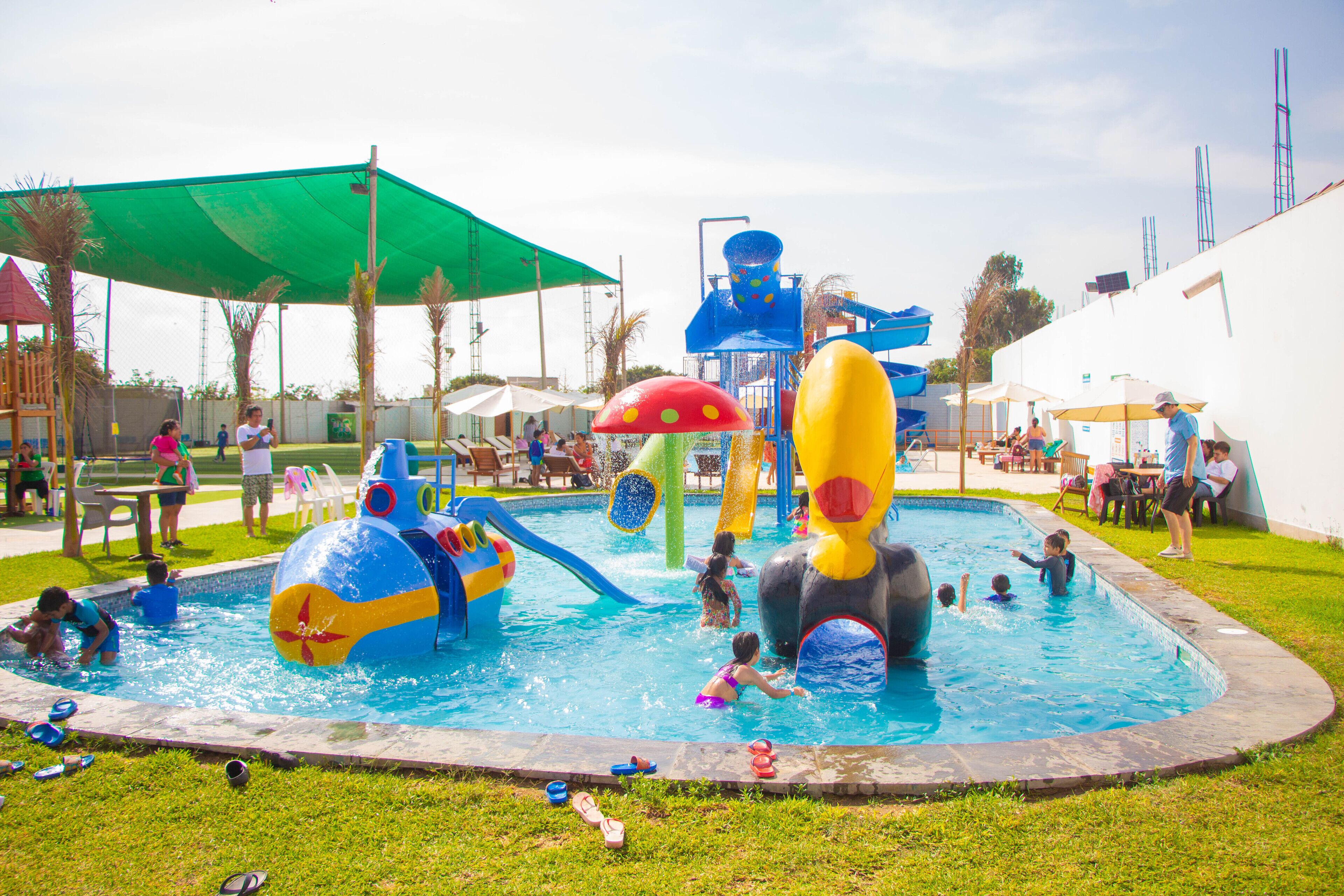 Inomhuspool och 5 utomhuspooler