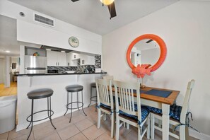 Dining - Gulf Shores Condo Clearwater 8C | Sleeps 6 (Gulf Shores)
