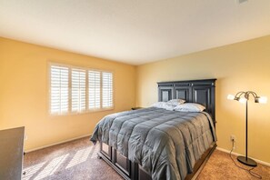 4 bedrooms, desk, iron/ironing board, WiFi