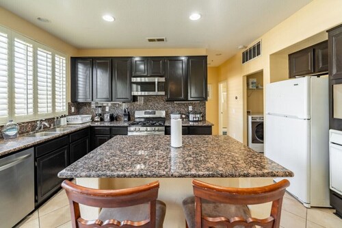 Family-friendly 4BR Home | Spacious Great Location