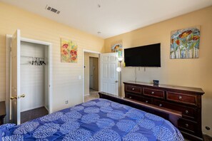 4 Schlafzimmer, Schreibtisch, Bügeleisen/Bügelbrett, WLAN