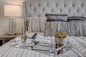 3 chambres, fer et planche à repasser, lit de bébé portatif