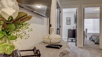 3 室のベッドルーム、アイロン / アイロン台、旅行用ベビーベッド、WiFi (無料)