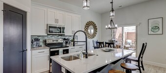 *Desert Escape- With a Private Hottub & Firepit*