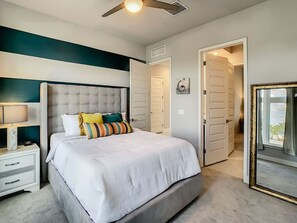 3 habitaciones, tabla de planchar con plancha, wifi y ropa de cama 