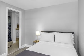 4 bedrooms, desk, WiFi