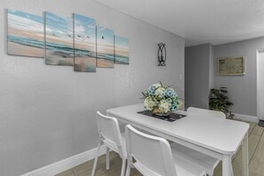 Dining - Your stay near Stadium/downtown/Airport- Tampa  (Tampa)