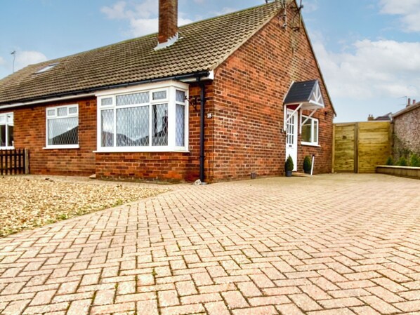 Exterior - 2 bedroom accommodation in Flamborough (Flamborough)