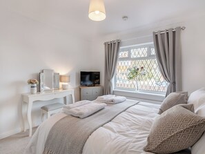 2 bedrooms, free WiFi, bed sheets, wheelchair access