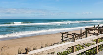 Beachfront Townhouse #4 Private Beach & pool -SLEEPS 8- 1King, 3Queens