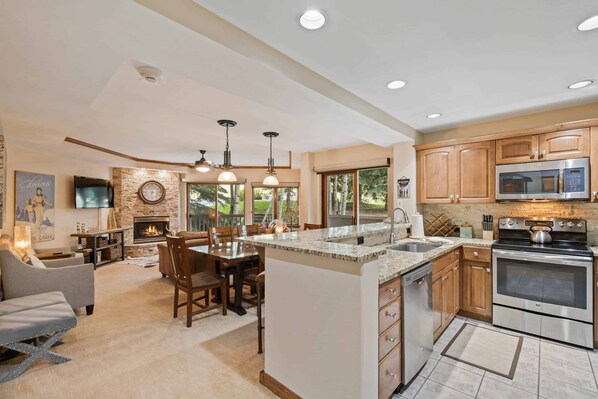 Refrigerador, microondas, horno y parrilla de estufa 