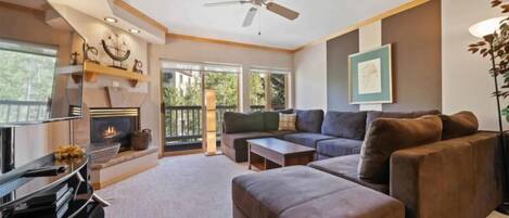 Télévision, cheminée