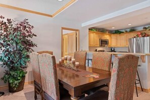 Dining - Saint James Place 325 (Avon)