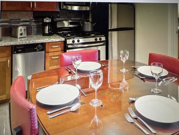 ダイニングテーブル